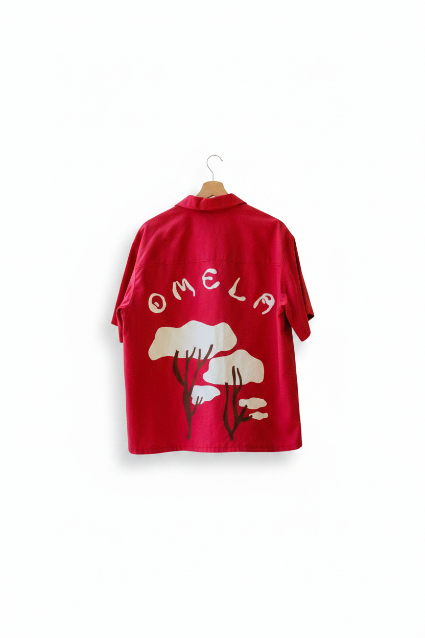 Dos chemise rouge sur fond blanc